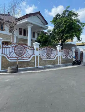 RUMAH MEWAH 2 LANTAI DI COLOMADU KARANGANYAR DEKAT HOTEL LORIN SOLO