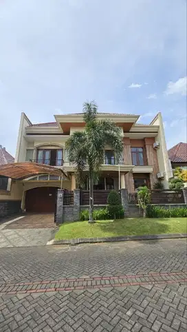 Dijual Rumah Mewah di Istana Dieng, Sukun Malang