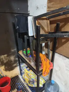Meja lesehan dan meja tinggi untuk warkop dan angkringan