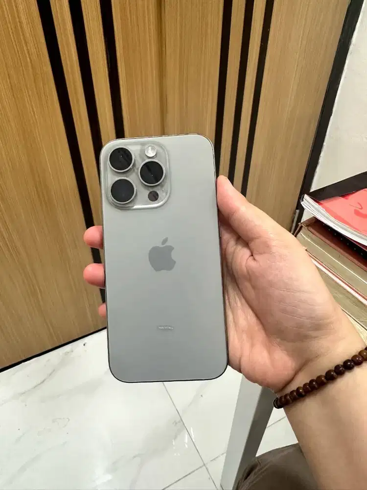Jual santai iPhone 15 pro Garansi resmi