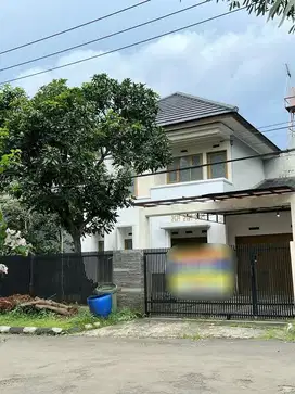 Rumah Mewah Tanah Luas Di Komplek Buah Batu Regency Dekat Tol Bubat