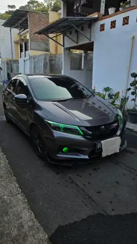 Pajak hidup plat kodya modif lambu biled, jok kulit.