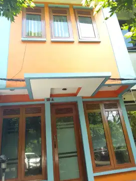 Disewakan ruko bagus 3 lantai cocok untuk kantor