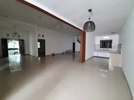 RUMAH BESAR TAMANSARI DISEWAKAN