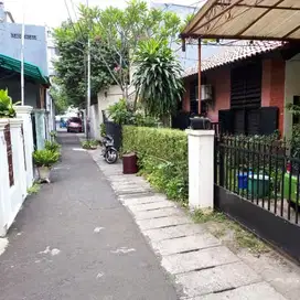 Lokasi Strategis Rumah termasuk 7 Kamar Kos di Tebet