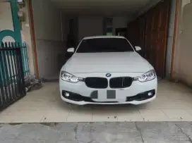 BMW 320i Luxury