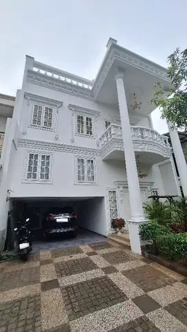 Rumah Mewah 2 Lantai di Modernland. Bebas Renovasi. Kualitas Premium.