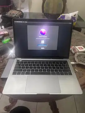 Macbook pro 2016 touchbar 256 gb