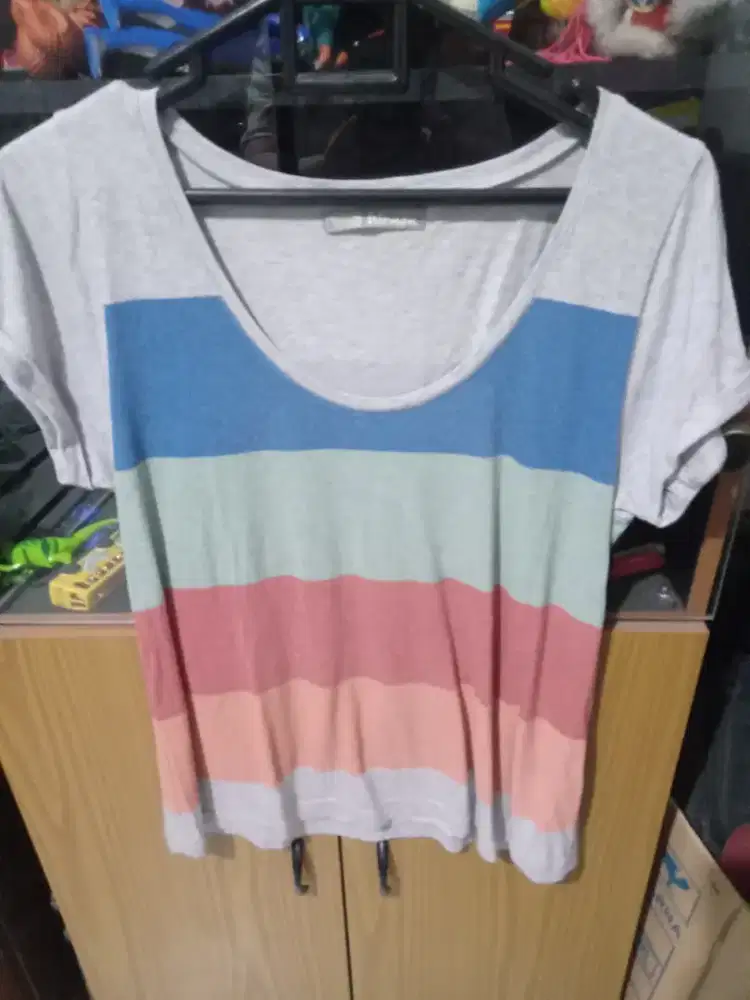 Kaos atasan wanita