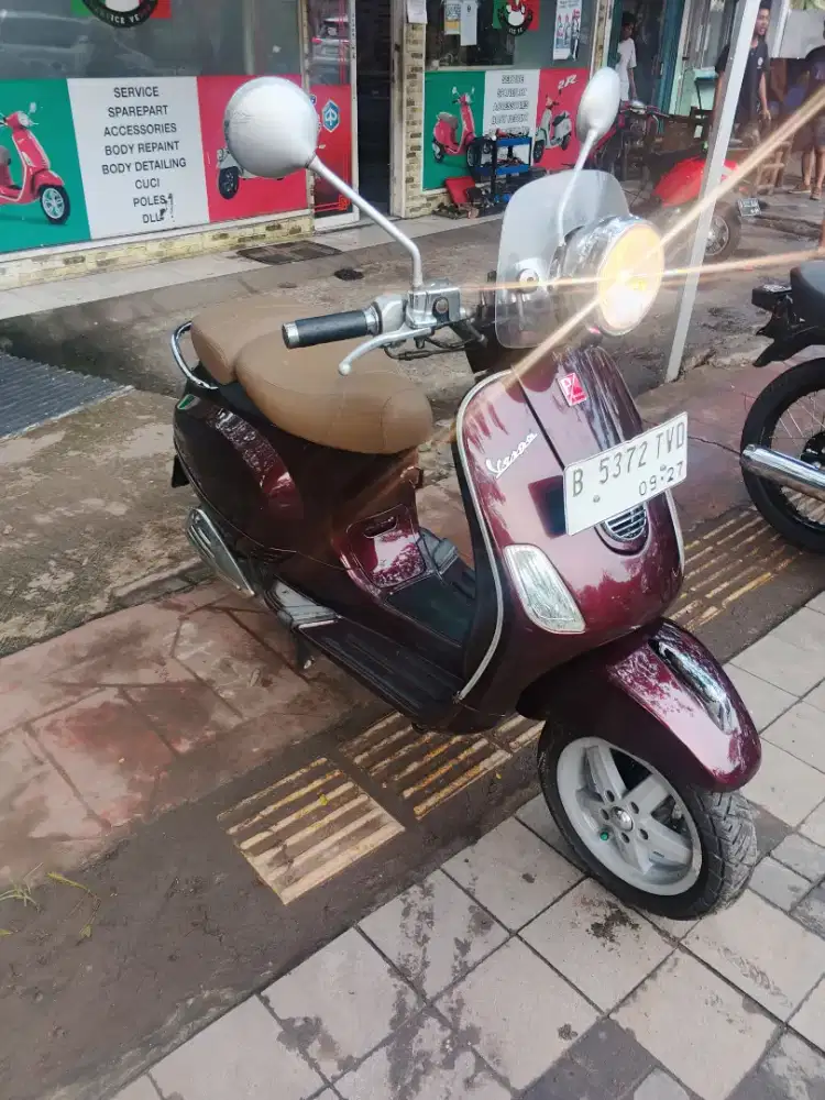 Piaggio lxv jual cepat saja burgundy