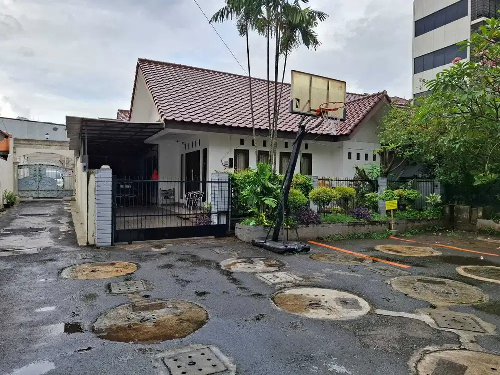 Dijual BU rumah bagus dan strategis di Komp Keuangan Fatmawati JakSel