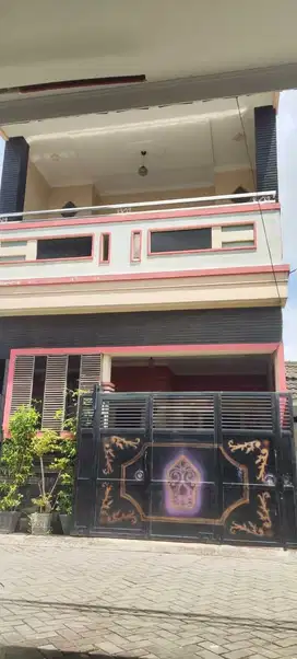 Rumah 2 lantai jual cepat di sepatan