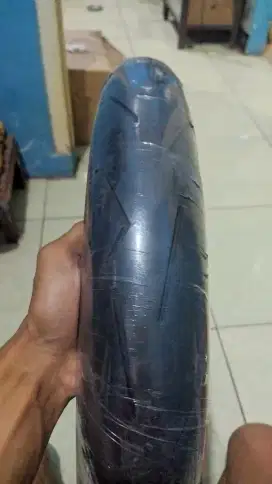 Ban pirelli diablo rosso corsa 2,ukuran 100/80/17 (kondisi 98%)