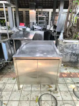 Meja 1 susun backsplash uk 84×70×82 

Hrg 1,8jt
