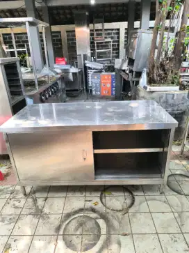 Meja kabinet pintu sleding uk 150×70×82

Hrg 3,8jt