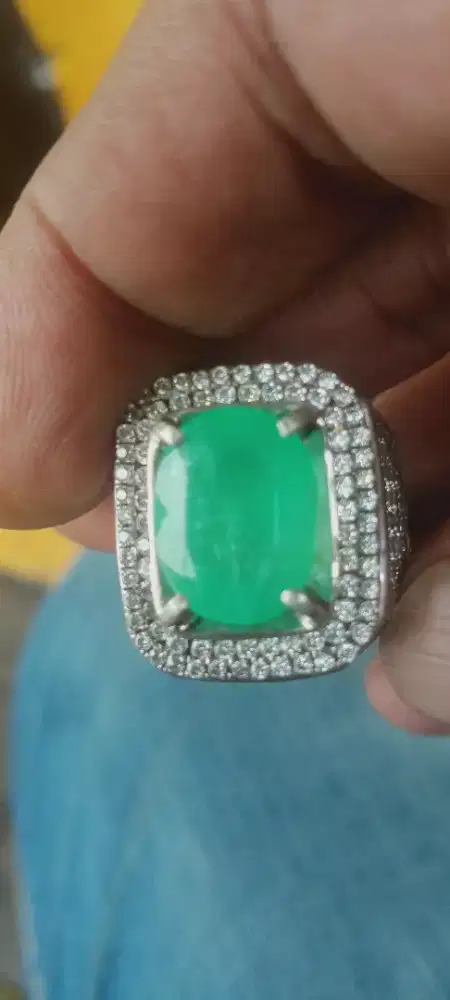Zamrud columbia emerald beryl minor clarity