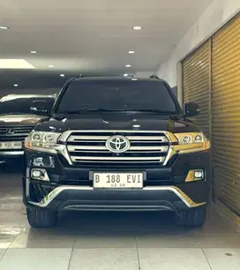Toyota Landcruiser VXR 2018 January Automatic Hitam Metalik Vieta Moto