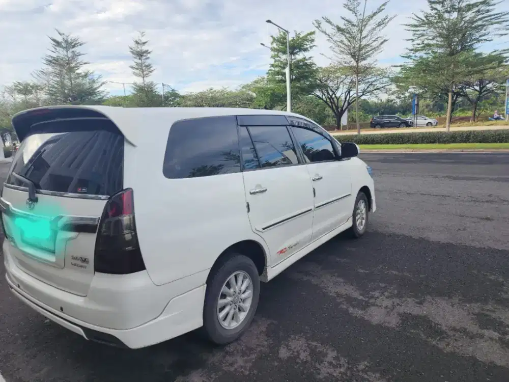 Innova v luxury 2.0 AT