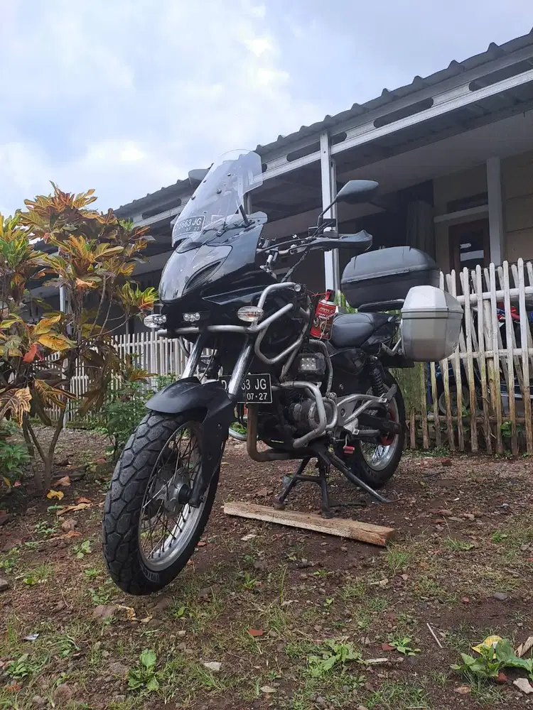 Dijual Motor Pulsar 220 DTSi