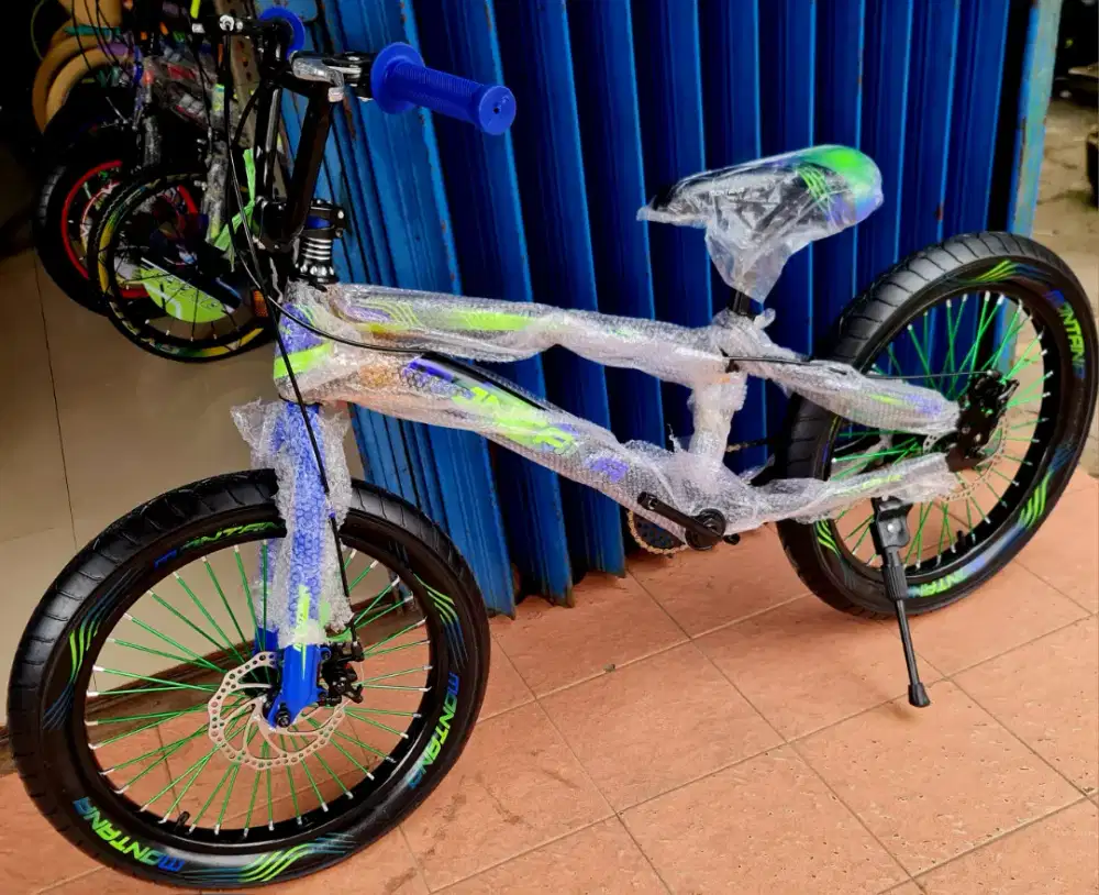 Sepeda BMX 20 Inch MONTANA ( BAN JUMBO 3.0 ) ( REM CAKRAM )