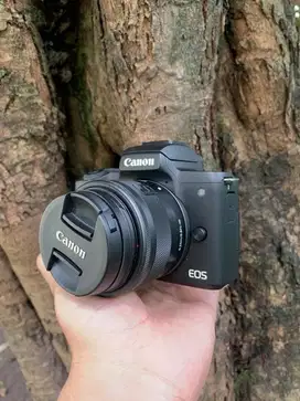Canon m50 lensa 15-45mm lengkap bol
