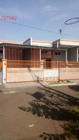 dijual rumah Hoek full renovasi citra indah city Cileungsi