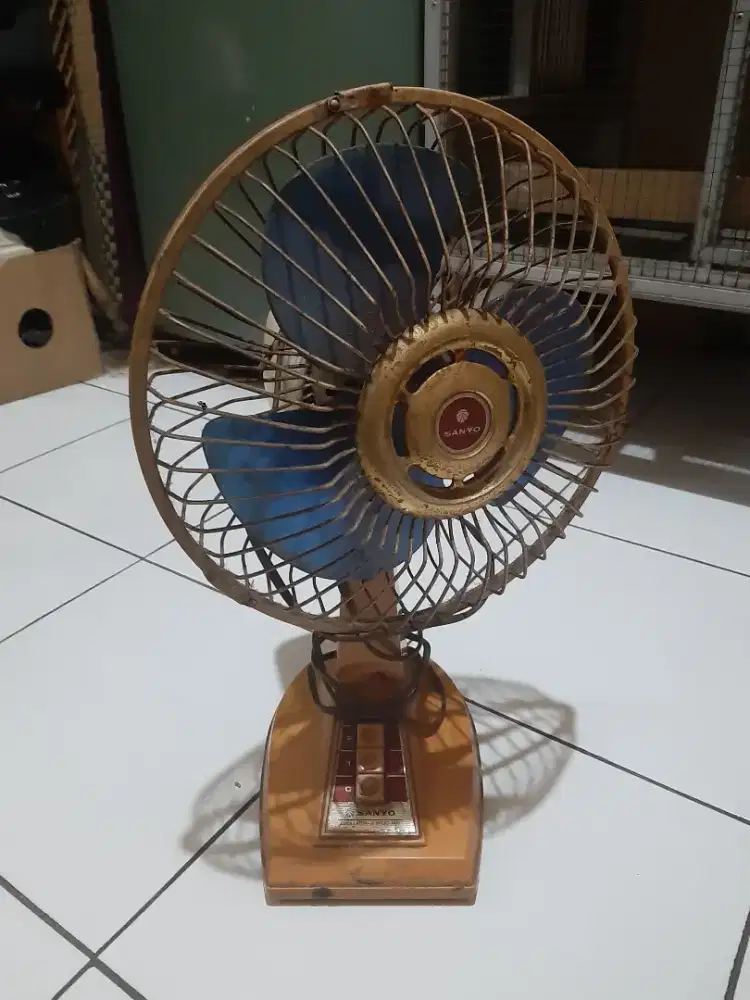 Kipas angin vintage jadul merk sanyo