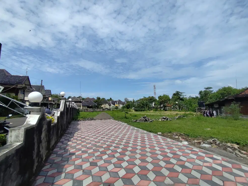 Tanah Tepi Jalan Area Gito-gati Jogja, Nyaman Huni dan Asri