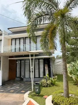 DISEWAKAN RUMAH MEWAH FULL FURNISH,BANYAK FASILITAS WARGA. Nego
