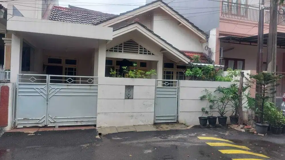 Dijual Rumah Strategis di Taman Galaxy, Bekasi