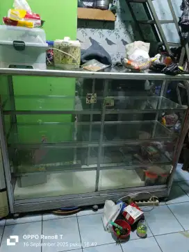 etalase pajangan buat jualan