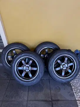 dijual velg r16 dengan ban.