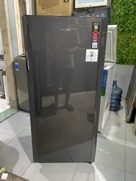 Polytron pra18 kulkas satu pintu 185 liter like new