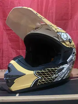 Helm Cross Cargloss AJR seken Masih mulus dan bersih luar dalam,MURAH!