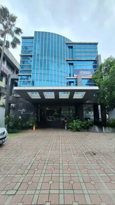 Gedung Tiga Lantai Plus Basement di Tebet