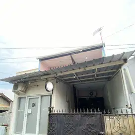 Dijual Rumah Plus Toko 2 Lantai di Jatiwaringin. Pondok Gede. Bekasi.