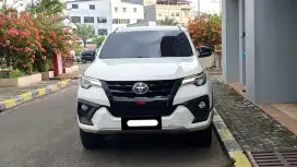 Toyota fortuner vrz trd sportivo 2018 diesel putih cash kredit bisa
