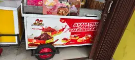 Gerobak jualan etalase ayam