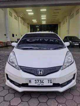 Jazz Rs manual putih mmc, kaki kaki nyaman body orisinil pajak panjang