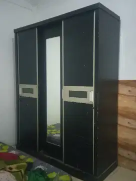 lemari 3 pintu di jual cepat