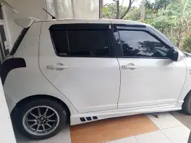 SUZUKI SWIFT AT 2010