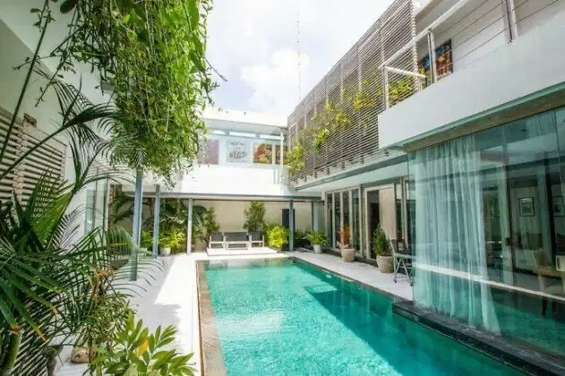 Villa 4 Kamar Tidur Dekat Ke Pantai Batubelig Seminyak Bali