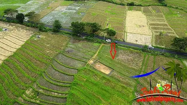 Jalan Hot Mix Tanah di Kawasan Komersil Canggu