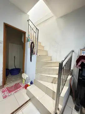 Dijual rumah ditaman palem lestari jakbar