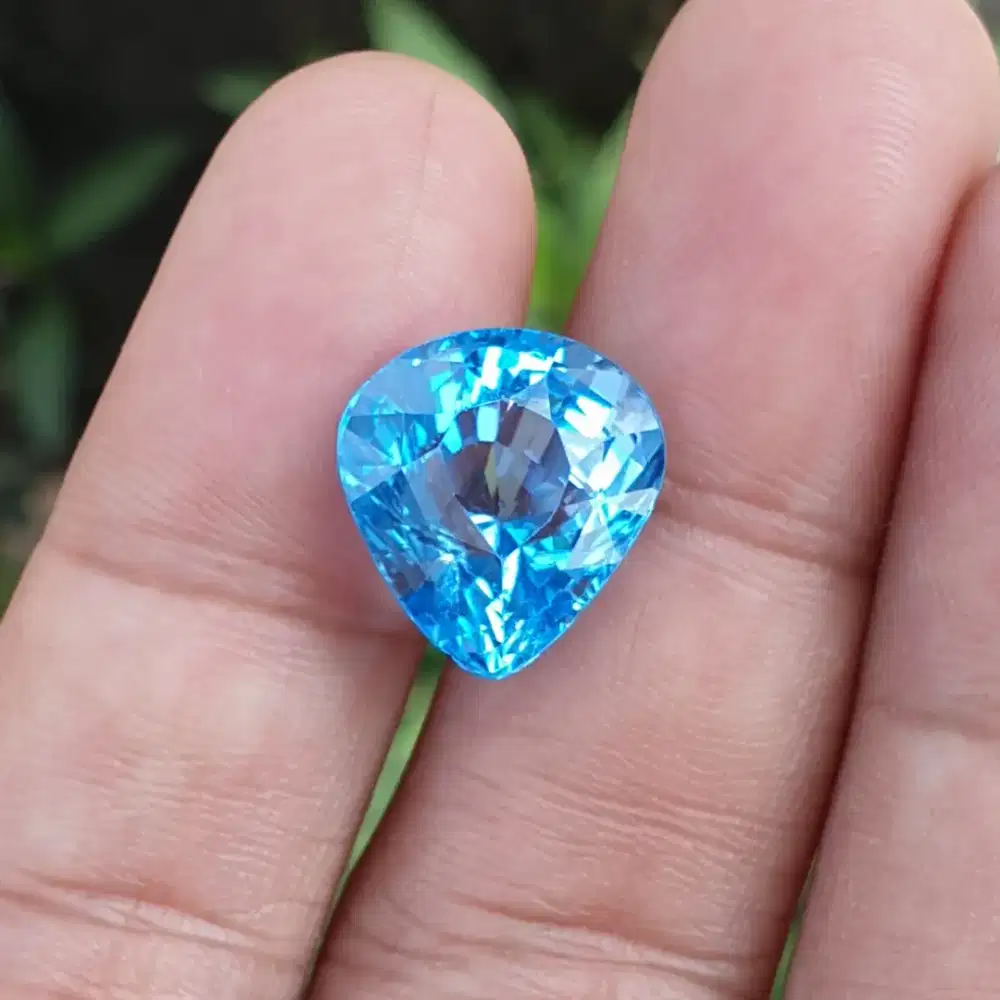 Natural Blue Topaz 11.81 crt