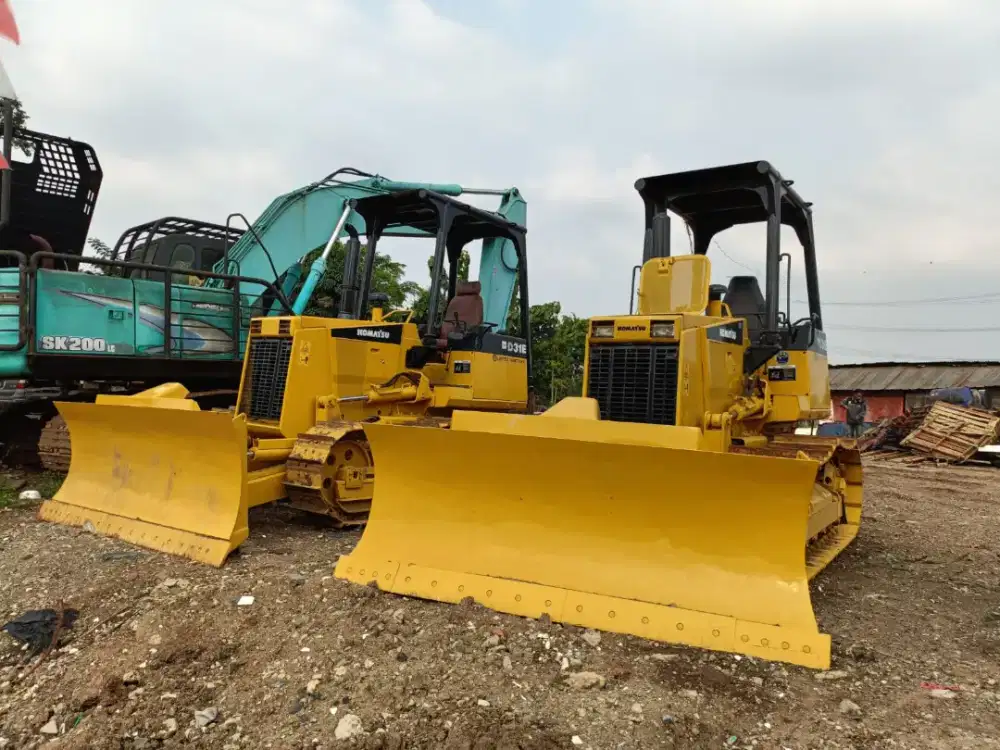 Jual buldozer model komatsu D 31 E -20