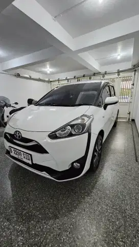 Toyota Sienta 1.5 V AT tahun 2019