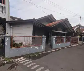 Rumah dengan Vibes Rumah Nenek di Sukamenak