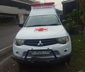 Ambulans / Ambulance Mitsubishi Triton 4x4 manual