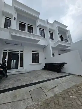 Rumah baru  siap huni di kawasan Pondok Labu Cilandak Jakarta Selatan